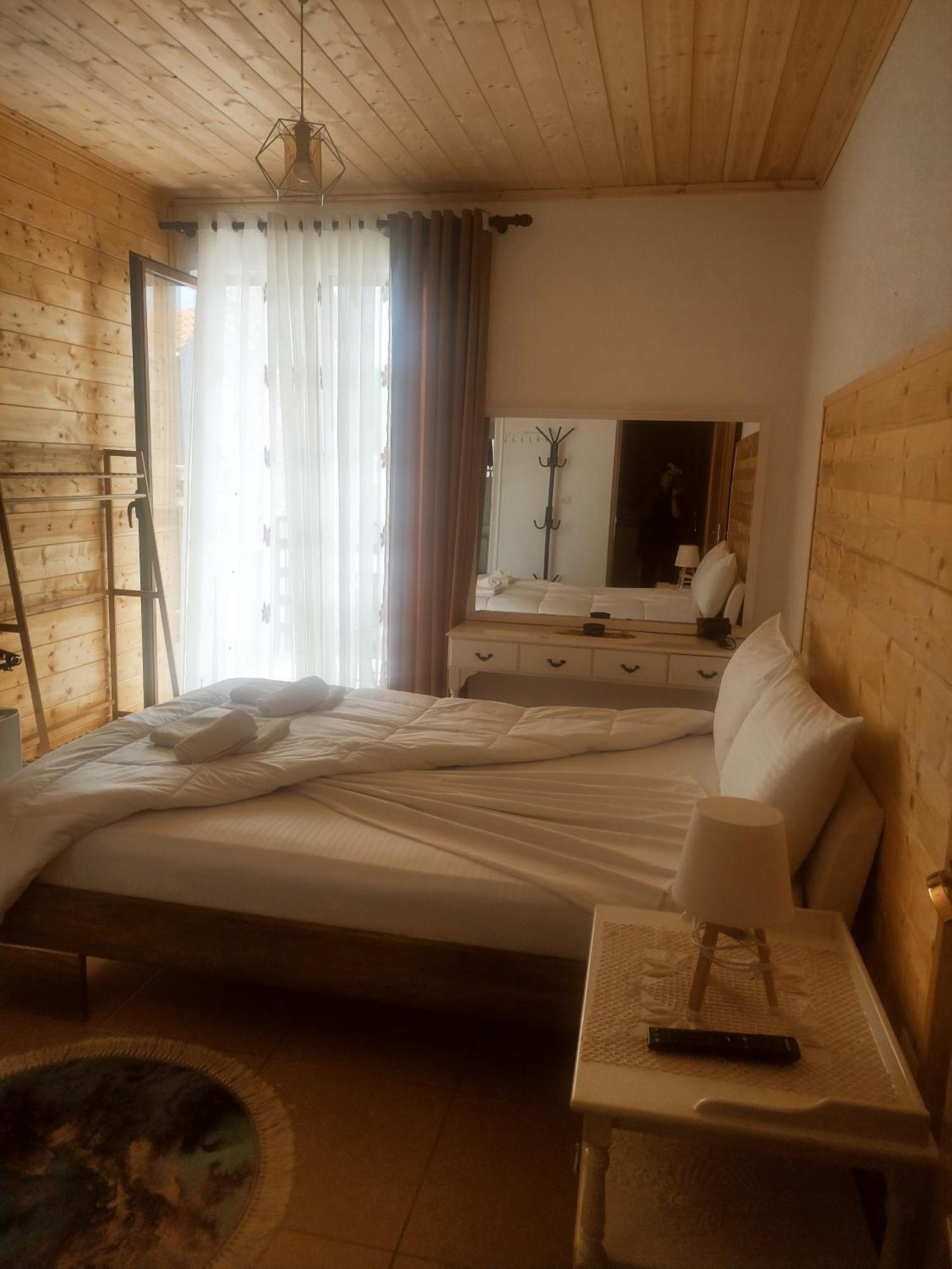 Erda Lakeside Guesthouse Lini Exterior foto